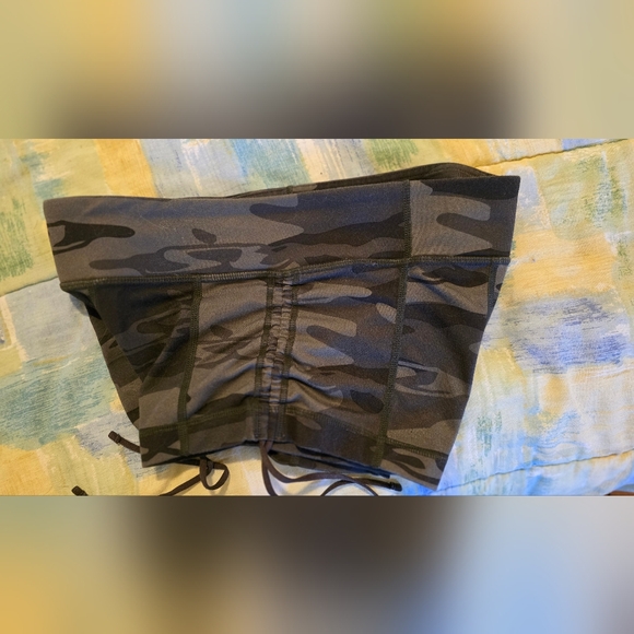 RARE Lululemon Hot Hot Short Size 6 - Picture 12 of 15